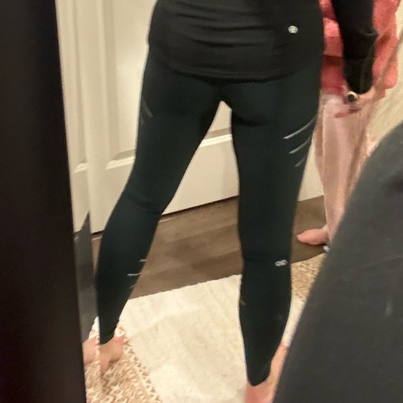 ALO Yoga Deep Green reflective Leggings sz small. Thick. - Picture 4 of 5